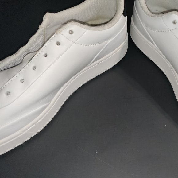 New Balance - Almost Brand New Sneakers - Picture 7 of 8